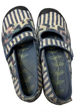 KEEN Harvest Mary Jane shoes blue striped denim size 9
